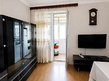 xalqlar dostluğu ev: Məzilli, işıqlı 1 /2 yə düzəlmə mənzil. - Geniş qonaq otağı: divan — 3