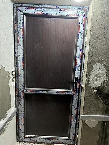 plastik tara: PVC (uPVC) qapı – Worldplast profilli, ağac teksturalı qəhvəyi rəng — 1