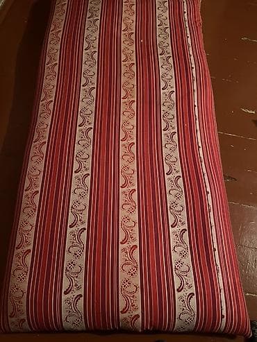 Döşəklər: Qırmızı naxışlı döşək/matras - Material: pambıq əsaslı parça üzlük - — 1