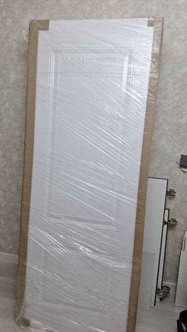 Quru inşaat materialları: 2 eded yeni qapi. Olcuye uygun olmadigi ucum satilir. Qara zamok petle — 1