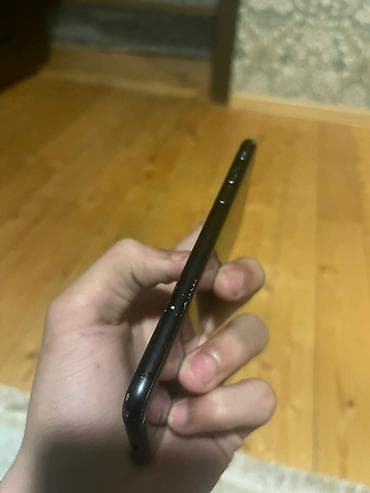 iphone se ekran: IPhone SE 2020, Qara, Barmaq izi — 3