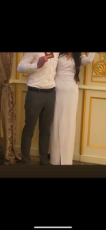 işçi geyimi: Ag libas razrezli. Tikdirilib. Texmini S-M razmer kimidir. Yalniz — 1