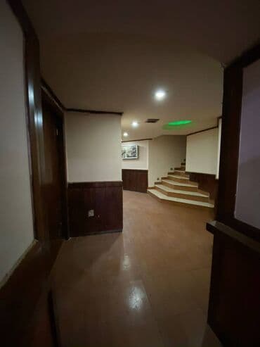 kirayə restoranlar: İçəri şəhər metrosunun yaxınlığında, 360 kv sahəsi olan (yarızirzəmi — 21