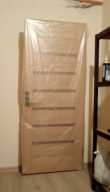 otaq qapıları: İç qapı – dekorativ şüşə zolaqlı model - Material: taxta əsaslı — 1