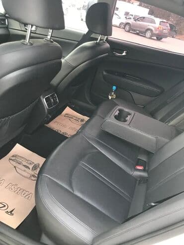 sulutepe cicek qesebesi heyet evleri kiraye: Kia Optima – ağ rəngli sedan - Kuzov: 4 qapılı sedan, ağ rəng, arxa — 5