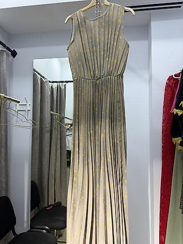 uzun donlar: Zərif dizaynlı uzun paltar: - Rəng: bej fon üzərində sarı xallı naxış — 2