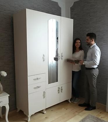 Şkaf – klassik üslubda, ağ rəngdə. Xüsusiyyətlər: - Ölçülər