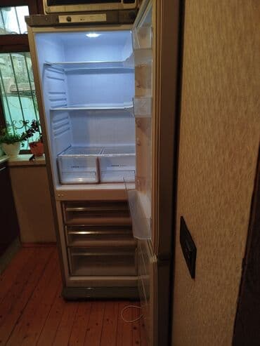 Separatorlar: İki kameralı soyuducu - Rəng: metalik boz - Alt hissədə dondurucu — 2