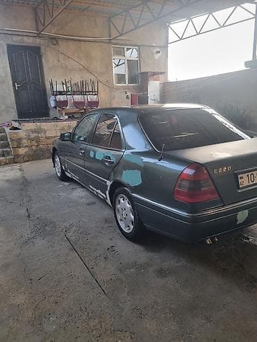 s stop: Mercedes-Benz 220: 2.2 l | 1994 il Sedan — 6