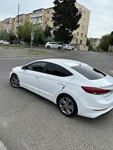 port baqaj: Hyundai Elantra: 1.6 l | 2018 il Sedan — 6