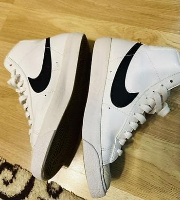 nike jaket: Nike Blazer Mid – ağ rəngli, qara Swoosh loqolu yüksək boğaz idman — 4