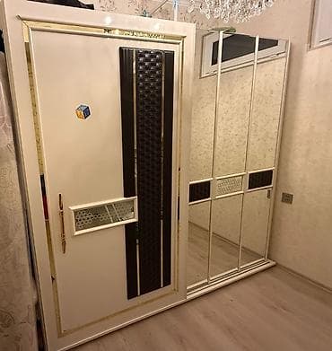 2107 qapi: Dolab 200 azn ünvan panorama park.Çinarə 8321Ayna qapılı sürüşmə dolab — 1