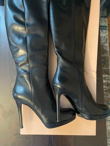 Ölçü: 39, rəng - Qara, İşlənmiş