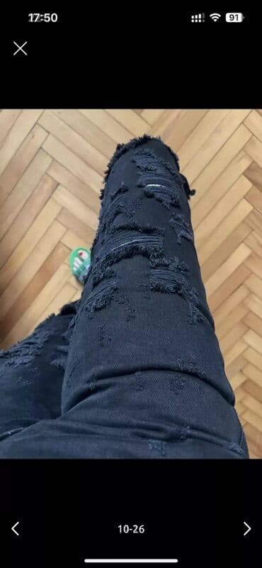 zeynep bastik baku: Zara Qara rəngli, yırtıq detallı cins şalvar. Dizlərdə və digər — 14