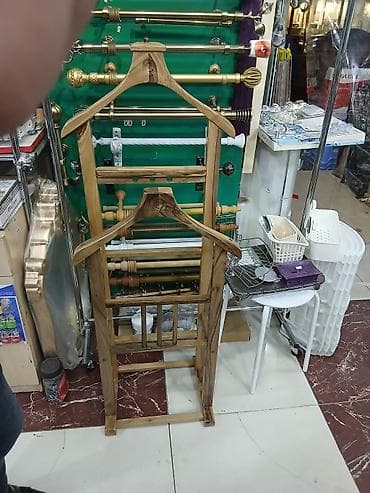 bu mebellər: Bu, paltarların səliqəli saxlanması üçün nəzərdə tutulmuş taxta — 6