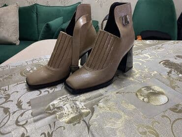 ботильоны на каблуке: Qadın ayaqqabısı – zərif topuqlu bot - Rəng: bej/qəhvəyi ton - — 2