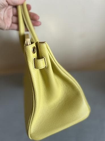 gozluk: Zərif sarı rəngdə strukturlaşdırılmış qadın əl çantası.Ingilterenin — 3