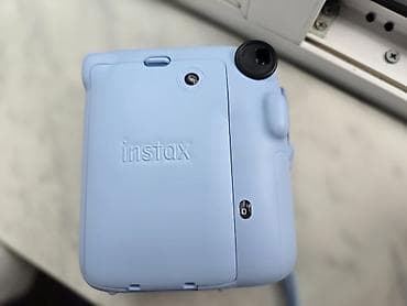 mini pec: Fujifilm Instax Mini 12 – mavi rəngli instant fotoaparat Üzərində — 4