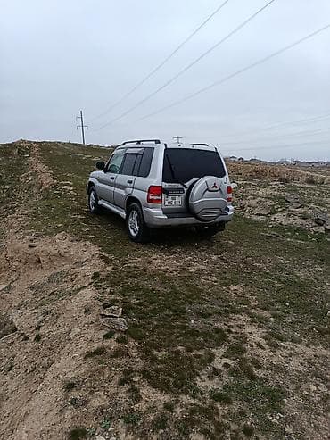 mitsubişi: Mitsubishi Pajero iO 2000 il 2 motor gümüş rəngli, 5 qapılı SUV. - — 8