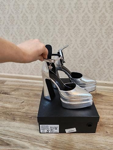 Gümüşü rəngdə qadın platforma tufli. Bircə. dəfə geyinilir yeni kimidi