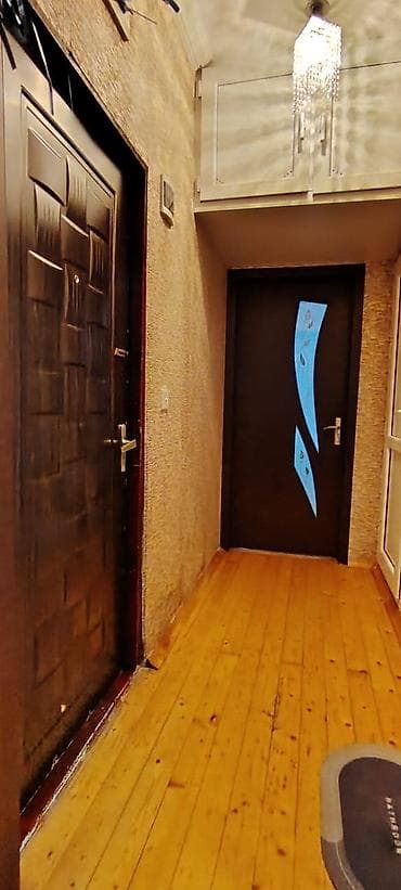 xirdalan mehdi huseynzade: Bakı, 4-cü mikrorayon, 2 otaqlı, Köhnə tikili, m. Memar Əcəmi, 50 kv. m — 3