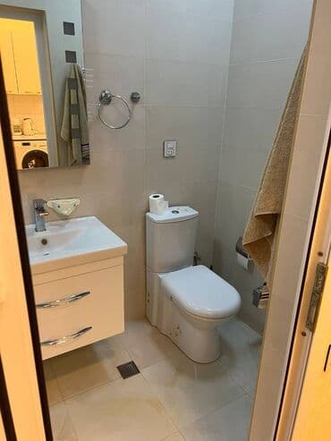 ag seher: Şəhərin mərkəzində, Səbayil rayonu, Neftçılər prospektində, Kukla — 9