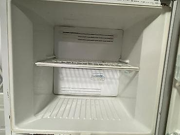 soydclar: Toshiba iki qapılı soyuducu-dondurucu - Model: GR-M28UT (etiketdə — 2