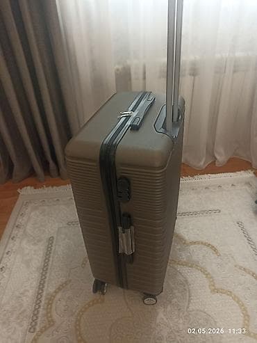 Sərt korpuslu təkərli səyahət çamadanı - Rəng: tünd qəhvəyi, dalğalı