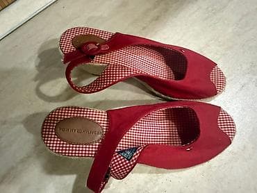 Босоножки, сандалии, шлепанцы: Tommy Hilfiger qadın sandaleti – kətan materiallı, qırmızı rəngdə — 2