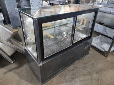 Konteynerlər: Qara rəngdə, şüşə vitrinli soyuducu dolab. İçərisində məhsulları — 3