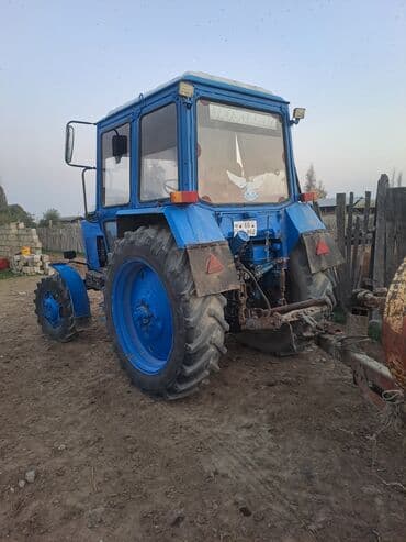 traktor peredok: Belarus MTZ tipli mavi traktör - Ön təkər bazası daraldılmış (ikili — 11