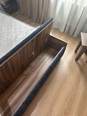 tumboçka: Yataq otağı dəsti - Yataq: geniş ölçülü, yumşaq başlıqla. Başlıq və — 2