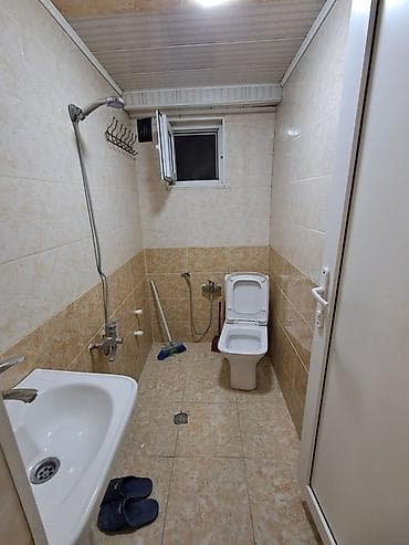 səbail rayonu kirayə evlər: Kirayə mənzil – 1 otaqlı, məişət əşyaları ilə,avtobus dayanacağı — 4