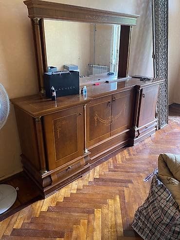 Mebel satilir. trumo satilir Klassik üslubda iri ölçülü güzgülü - — 2