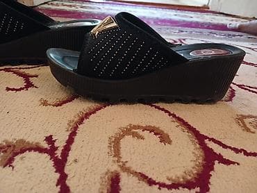 qizil qolbaglar: Qadın platforma sandaleti – Euro Moda, ölçü 36 - Rəng: qara - Model — 3