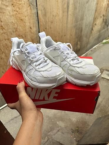 ağ don: Nike V2K Run qadın idman ayaqqabısı - Rəng: ağ/əbədi ağ çalarları - — 3