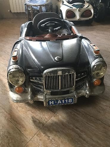 Uşaq üçün elektrikli retro stildə minik maşını - Korpus: klassik