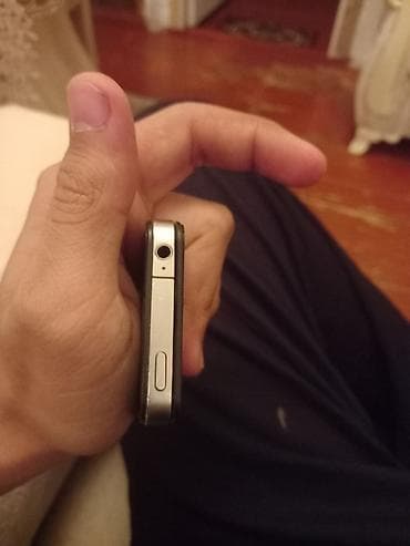 iphone 4s ekran: IPhone 4S, Qara — 3