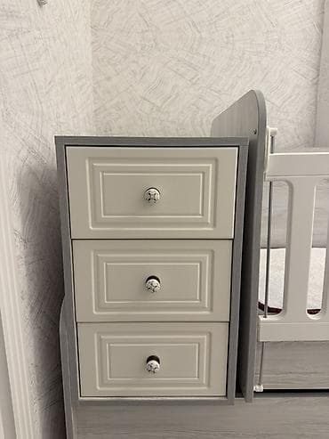 Beşiklər: Oğlan və qız üçün, İşlənmiş, Dördbucaq, Beşik, Dəstsiz, Matras ilə, Yellənmə mexanizm ilə — 2