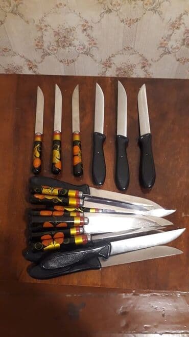 qara şəkil: Mətbəx bıçaqları dəsti - Çeşidli ölçülərdə çoxlu sayda bıçaqdan — 1