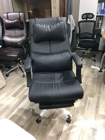 офисные кресла: Новый, С колесиками, Рукояти не регулируются, Кожа — 2