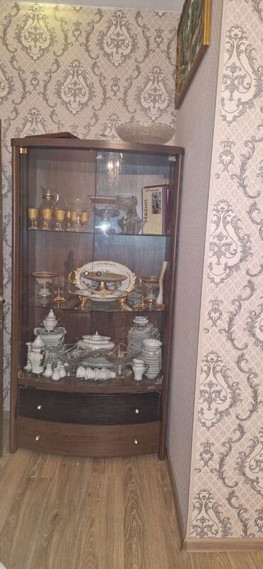 parça dolab: Şüşəli dolab vitrini, İşlənmiş, Ünvandan götürmə — 1