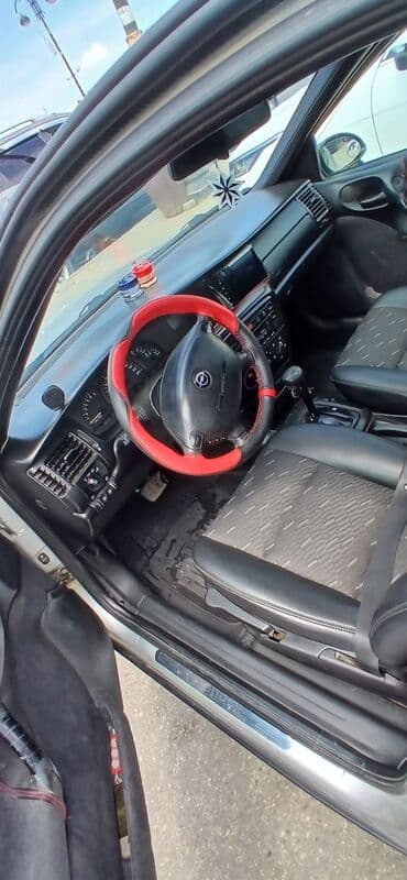 traktor qosqularin satisi: Gümüşü rəngdə "Opel Vectra" modeli, idman görünüşlü arxa spoyler və — 6