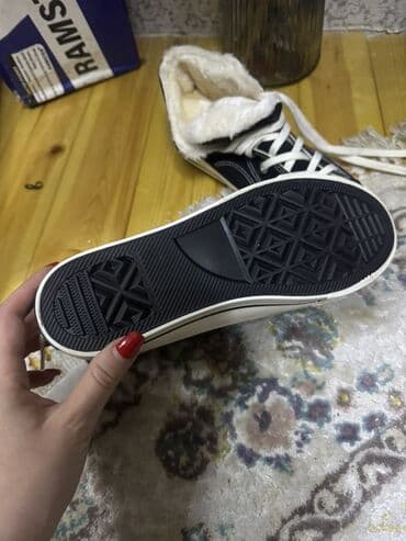 ecco biom qadın krossovkaları: Qışlıq içi tüklü krossovka - Model: yüksək boğaz, klassik qara-ağ — 3