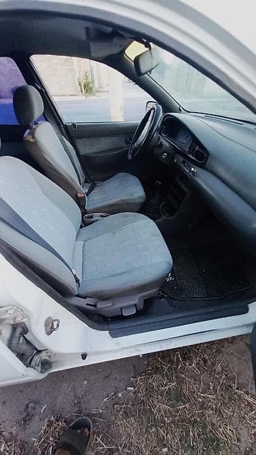 bmw e46 lip: Kia Avella: 1.3 l | 1997 il Hetçbek — 4