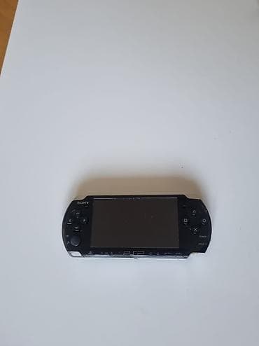 psp konsol: PSP 3000 modeli, qara; əsas məsələ odur ki, şarj etməyəcək və arxa — 4