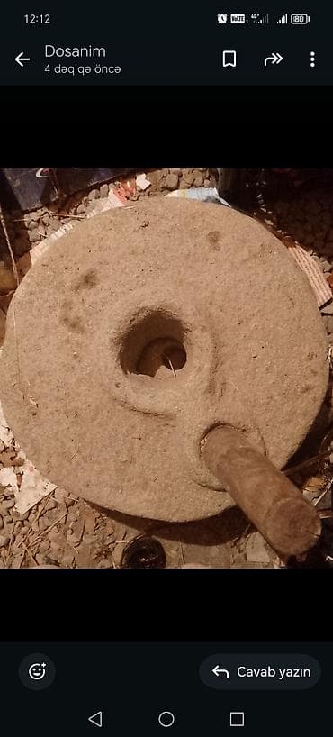 Əl dəyirmanı – daş üyüdücü - Material: bütöv təbii daşdan yonulmuş