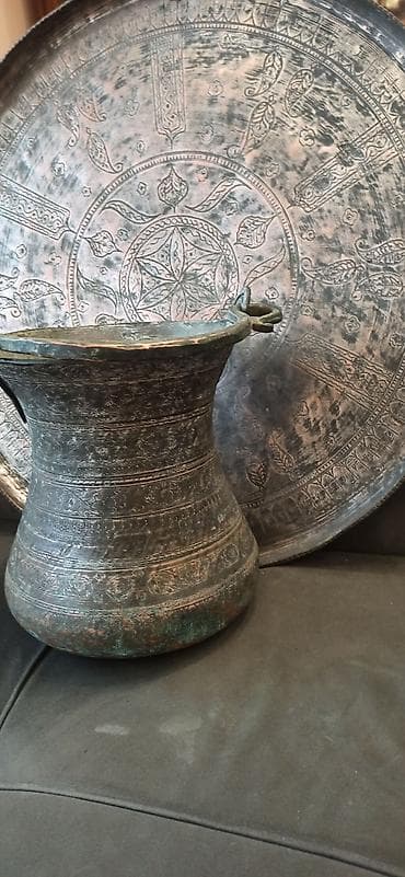 mecmeyi nedir: Məhsul: Əl işləməsi mis qab və iri mis sini (2 dəst) Təsvir: - — 3