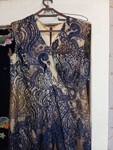 Hicab: Zərif gecə/libas - Rəng: tünd lacivərti üzərində bej rəngli atlas — 2