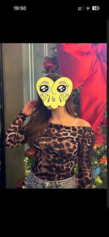 cins salvar: Leopard naxışlı qadın bluzası - Model: off-shoulder (çiyin açıq) — 1